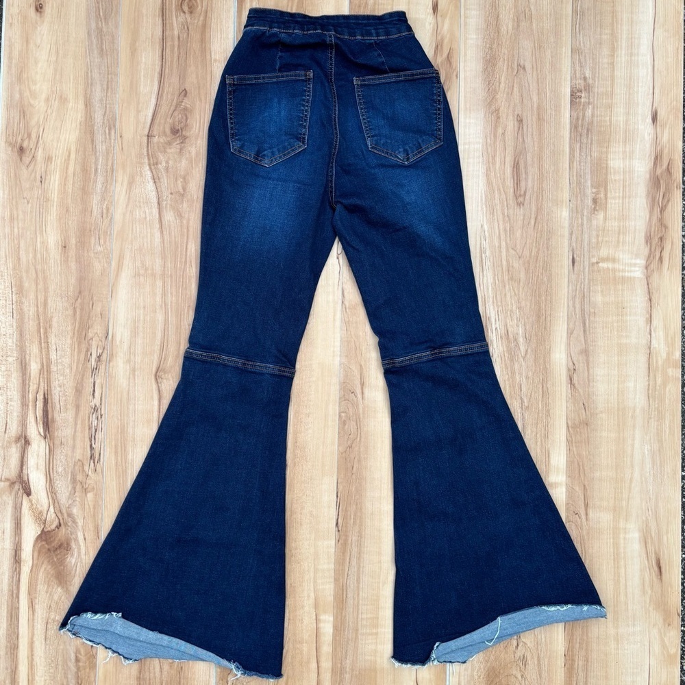 Wax Jean Dark Wash Flare Wide Leg Jeans with Frayed Hem Size 3/26 - Picture 6 of 7